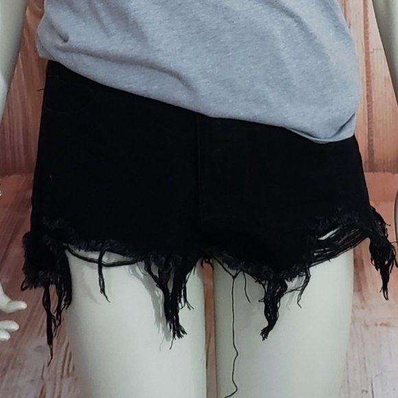 CHERRYBOOM STUDIO BLACK DISTRESSED DENIM SHORTS M - Picture 4 of 8
